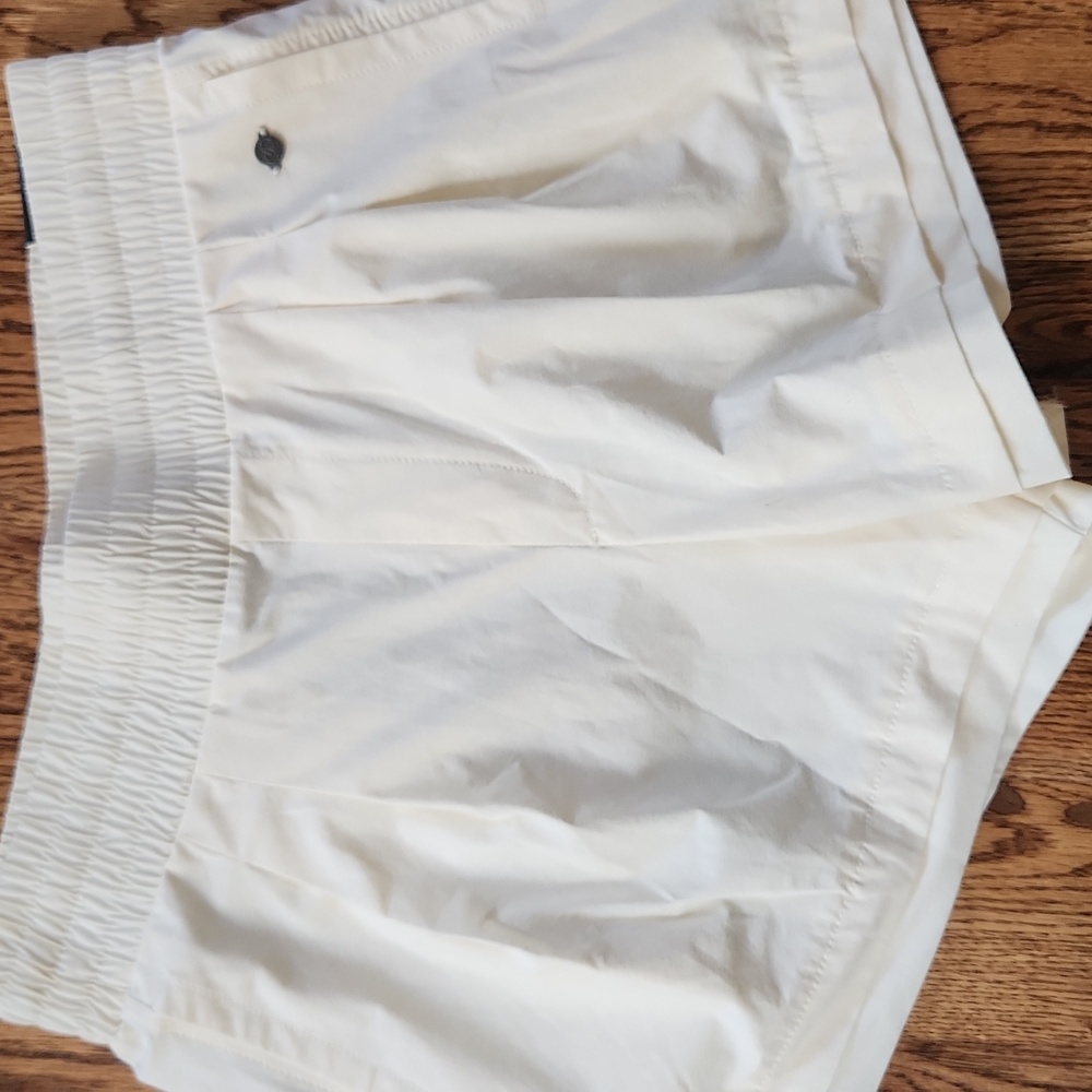 Calia by Carrie Underwood Shorts Size MED Elastic Waist Pockets Cream NWT - Picture 3 of 8